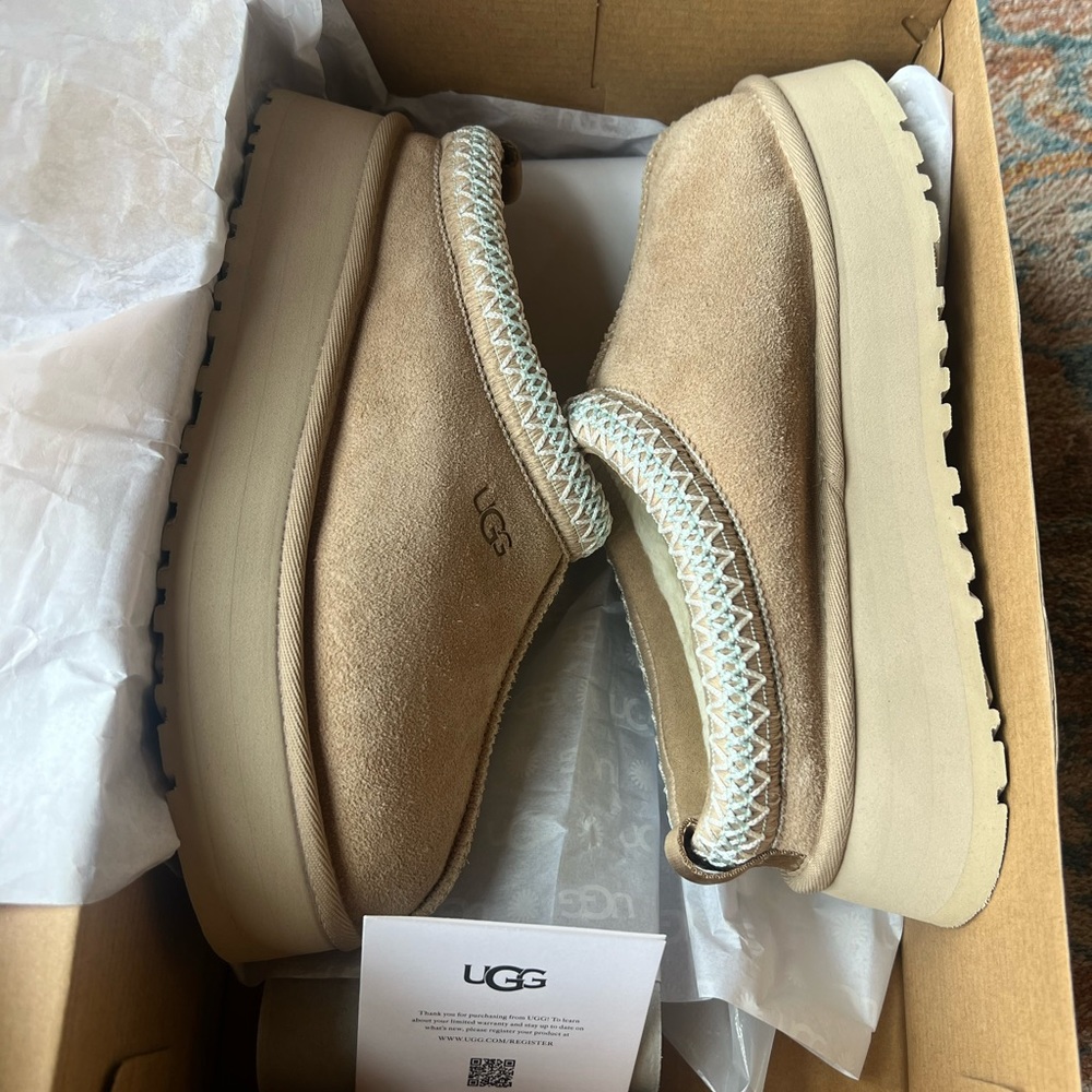 Ugg tazz NWT  size 7